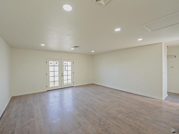 3rd image of 1402 W Las Lomas St