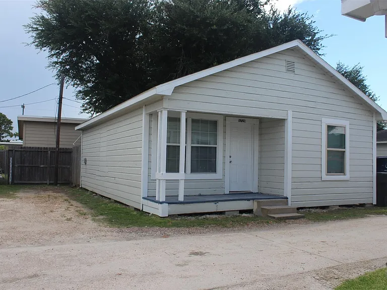 5726 Gardendale Dr — Photo 1