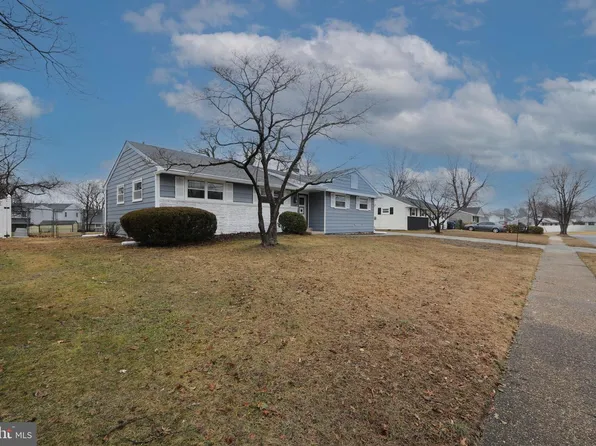 1108 Laurel Rd, Edgewater Park, NJ 08010