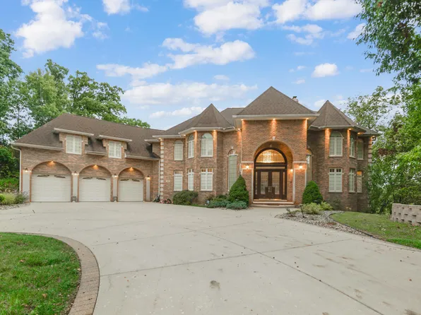 219 Glencoe Dr, Valparaiso, IN 46385