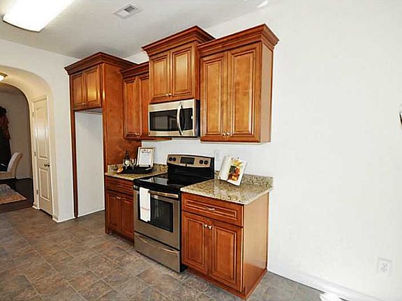5th image of 1300 Lilac Ave