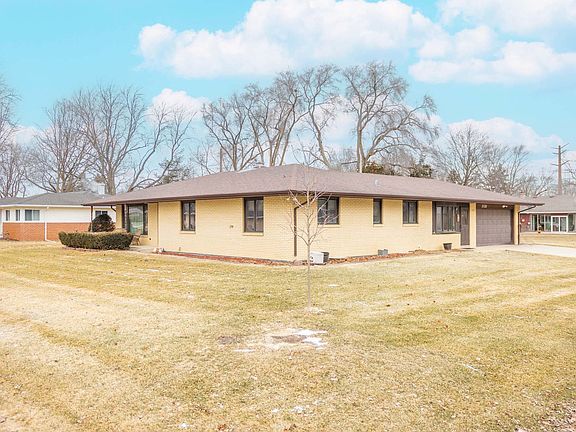 3rd image of 3321 Caroline Dr