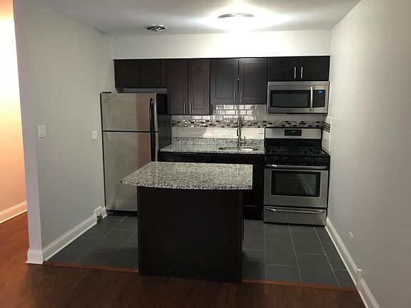 4th image of 5534 1/2 N Kenmore Ave #303