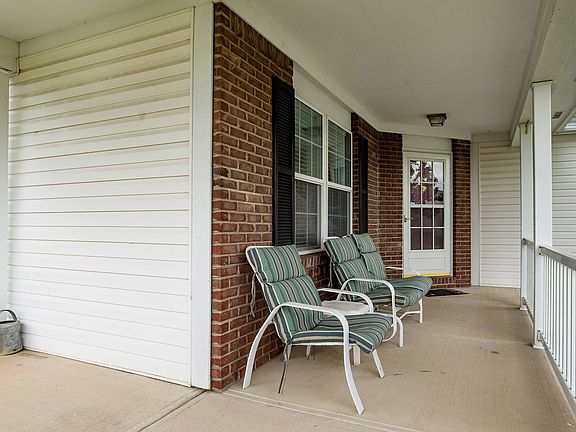 3rd image of 6138 Foxbriar Cir