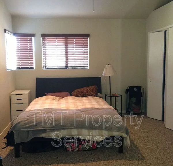 881D Peach St — Photo 9