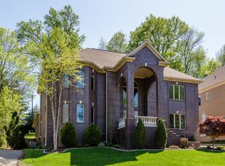 1738 Kensington Place Ln, Louisville, KY 40205