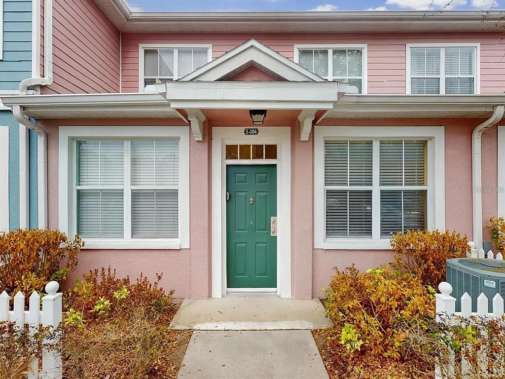 3 bed, 2.0 bath, 1296 sqft, $2,000 — Photo 2