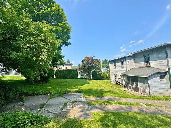 3rd image of 90 Sherwood St