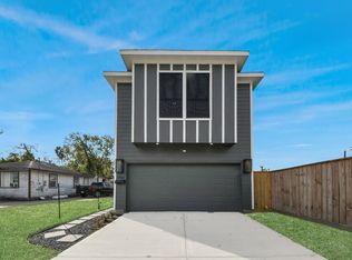 6910 J W Peavy Dr, Houston, TX 77011