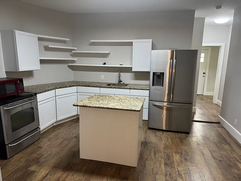 225 W Heron St — Photo 4