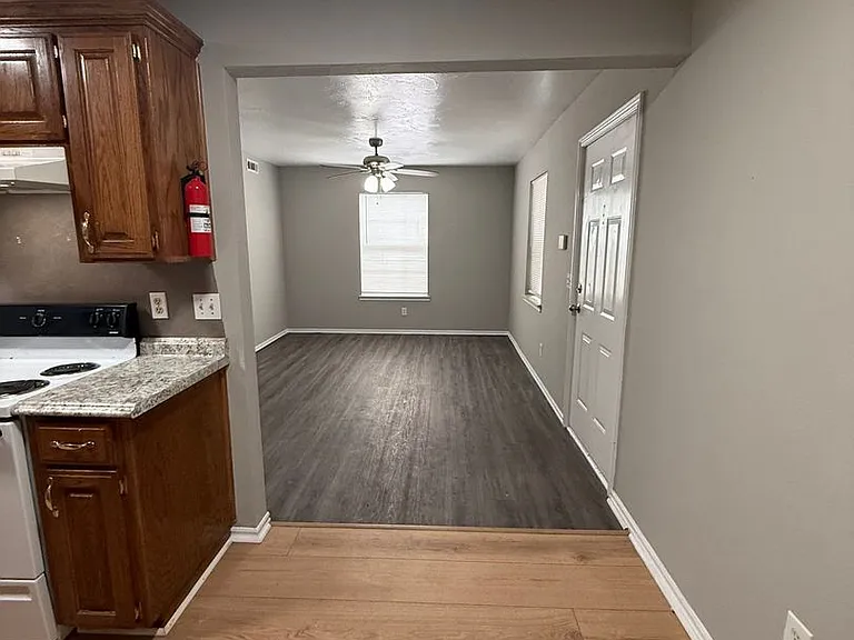 2021 NW 25th St #12 — Photo 5