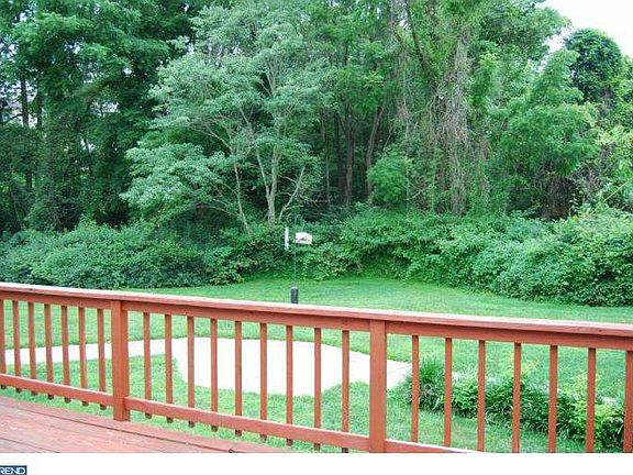5th image of 10 Shagbark Ct