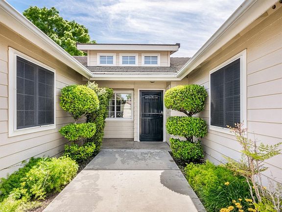 3rd image of 837 E Julia Way