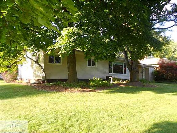 4th image of 2673 Roseland Ave