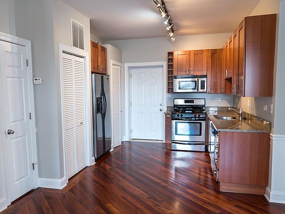 4th image of 5210 N Wolcott Ave #2