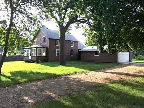 2nd image of 302 Avenue D E