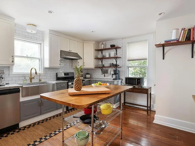 307 Georgia Ave SE — Photo 32