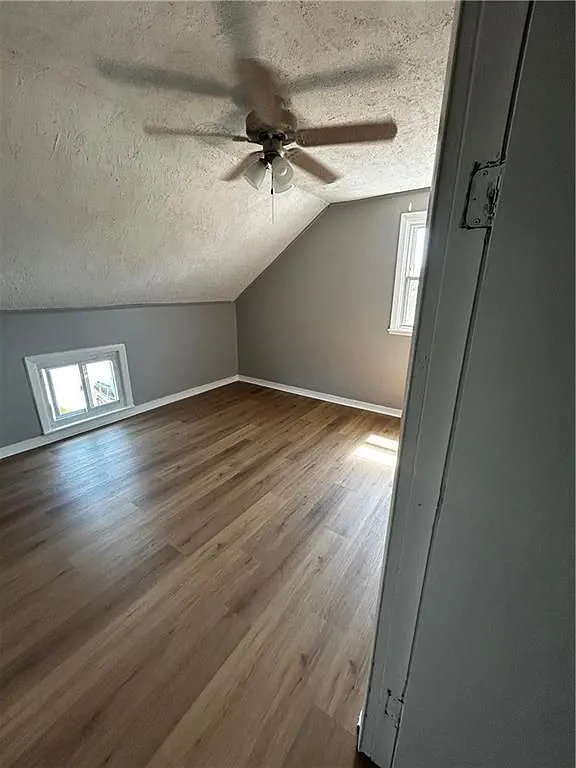 3 bed, 1.0 bath, 1080 sqft, $1,900 — Photo 4