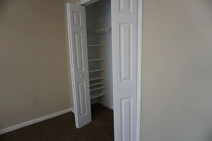 5562 Bennington Dr — Photo 12