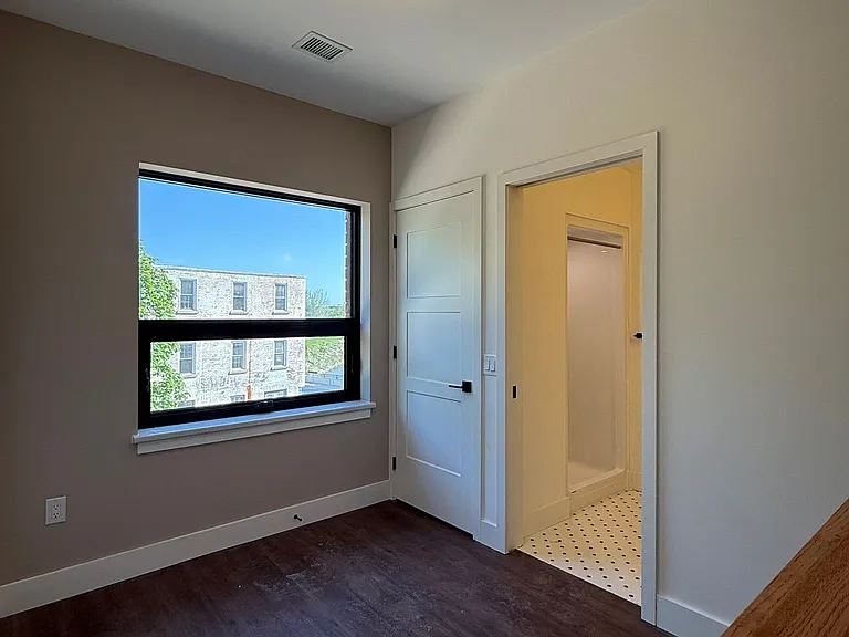 604 Queen St S #202 — Photo 6