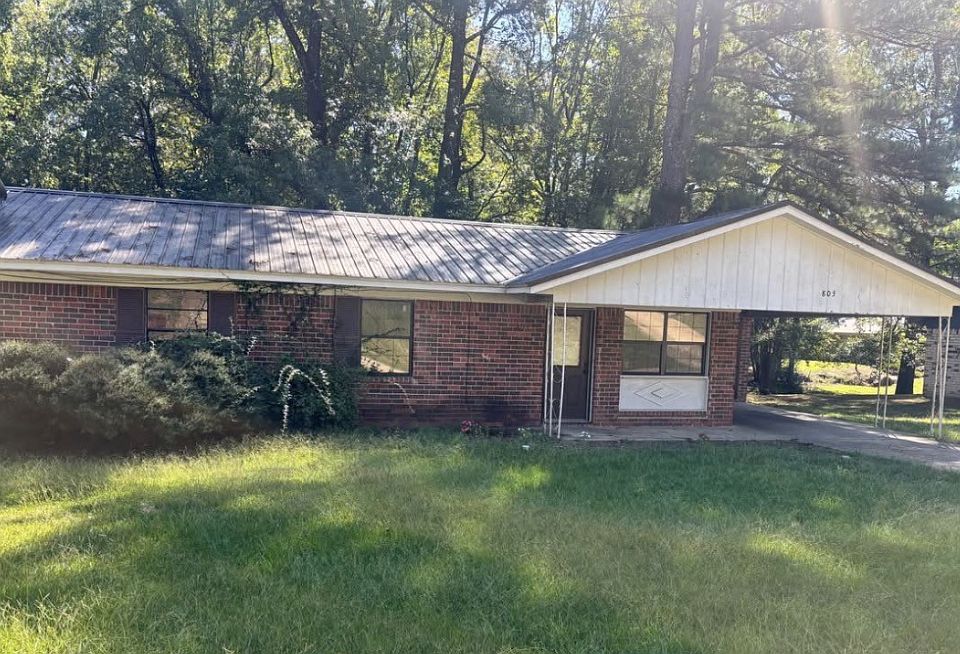 1st image of 803 Fernwood Dr