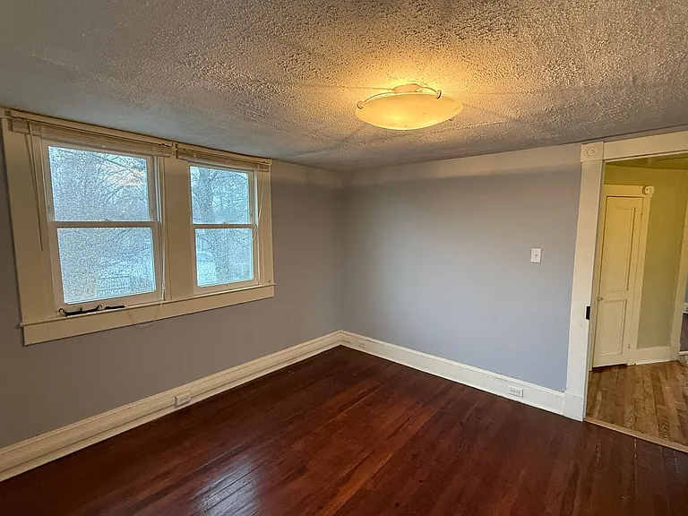 406 Robbins St — Photo 18