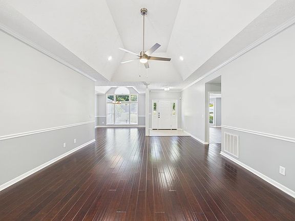 4th image of 6617 Hillbrook Ave
