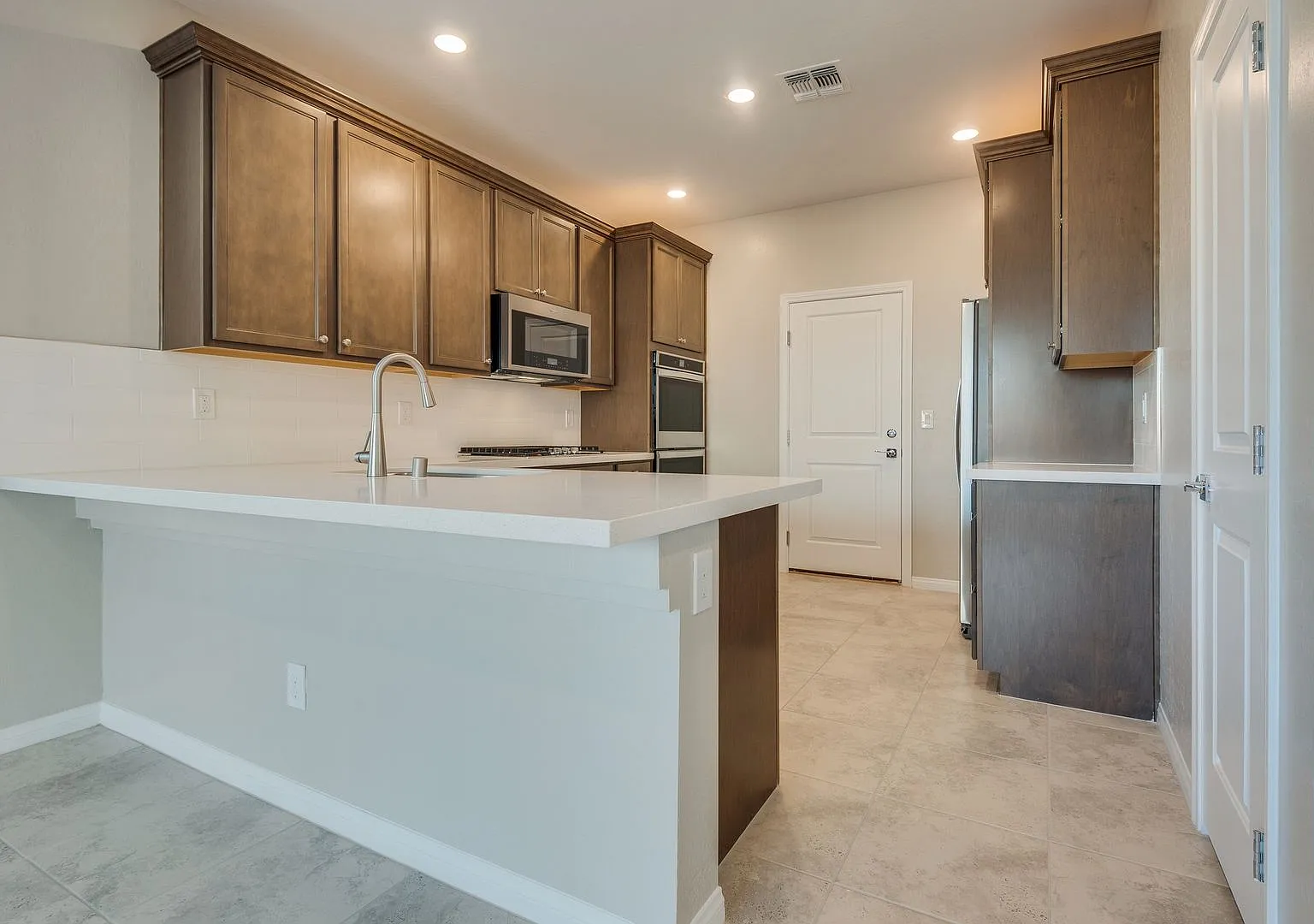 Charming Two-Story Home Near Summerlin — Photo 2