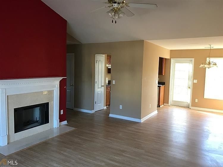 2nd image of 105 Weatherford Way