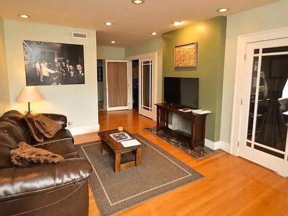 4th image of 2000 Grasmere Dr APT 3