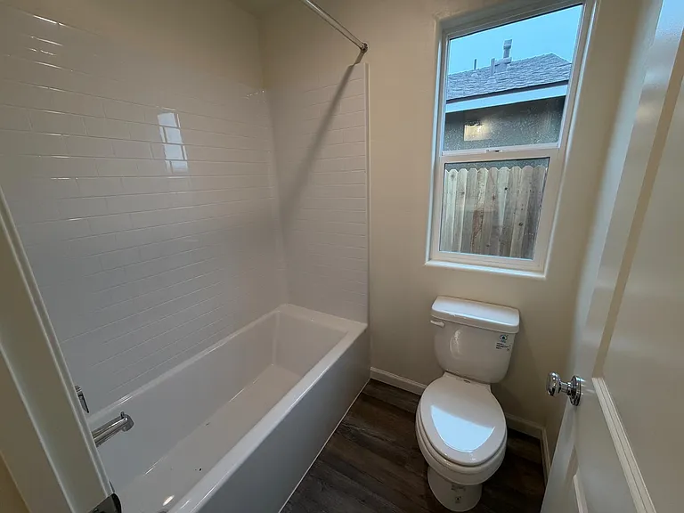 687 Skyler Ln — Photo 9