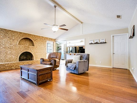 5th image of 3606 Honeysuckle Ln