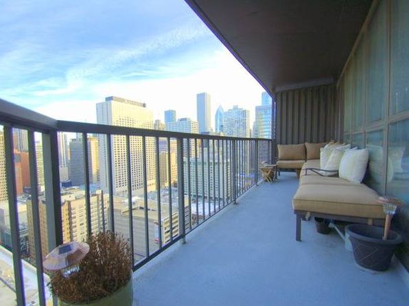 10 E Ontario St APT 2101