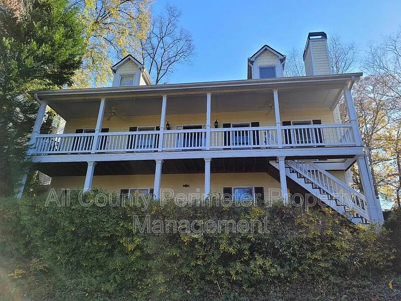 4 bed, 3.5 bath, 2600 sqft, $3,745 — Photo 1