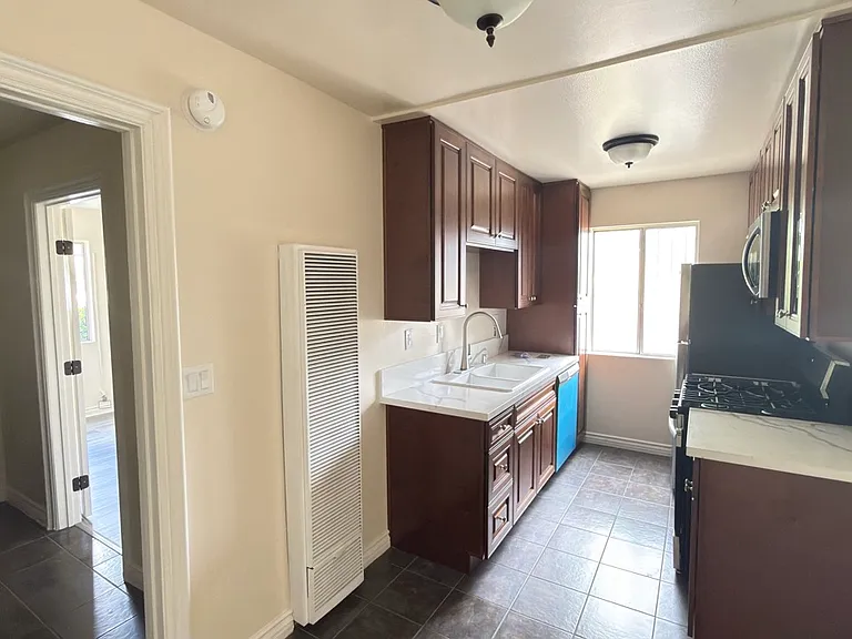 6460 Mammoth Ave #104 — Photo 1