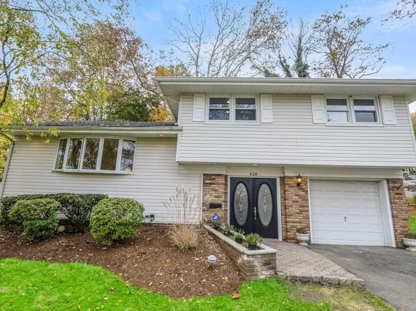 438 Briarwood Ln, Northvale, NJ 07647