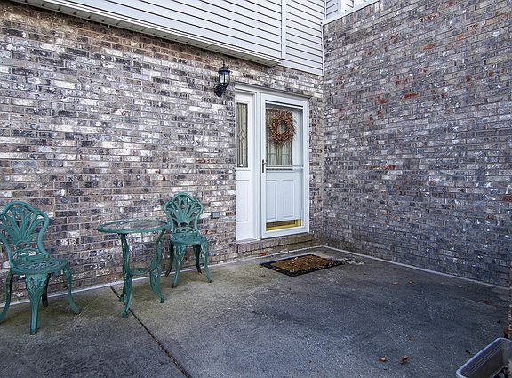 2nd image of 9421 Lindsay St