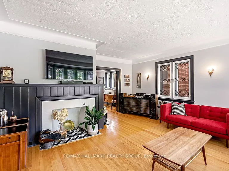 379 Hamilton Ave S — Photo 4
