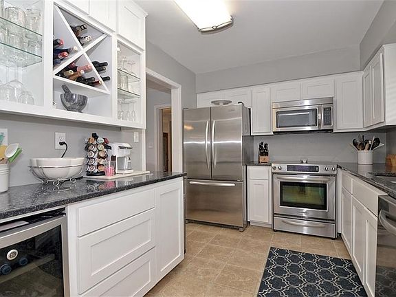 3rd image of 1025 Braemar Dr
