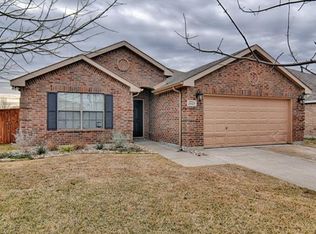 2827 Park Springs Dr, Grand Prairie, TX 75052