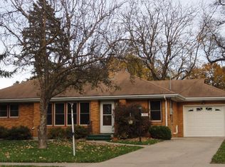 710 S 3rd St, Clear Lake, IA 50428