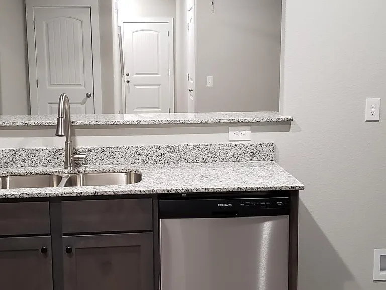 413 Rineel Ave — Photo 7