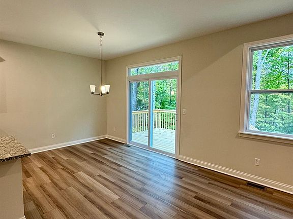 4th image of 989 Crestpoint Ct
