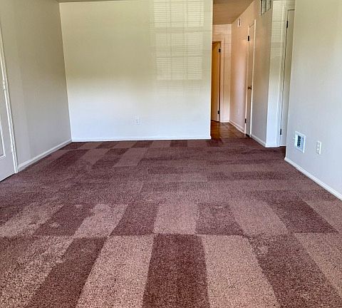 3rd image of 101 Willow Dr
