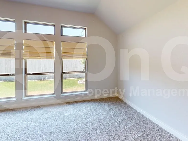 2401 Robin Way — Photo 17