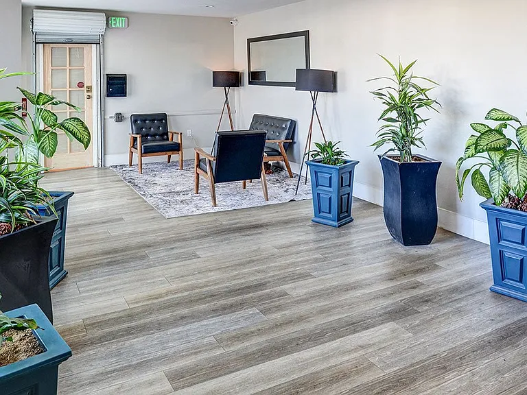 Entrance lobby with door to leasing office.