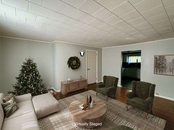 3rd image of 704 Purdum St