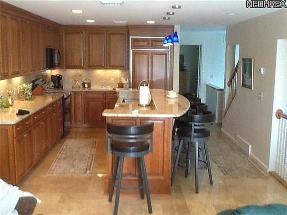 4th image of 226 Marina Point Dr