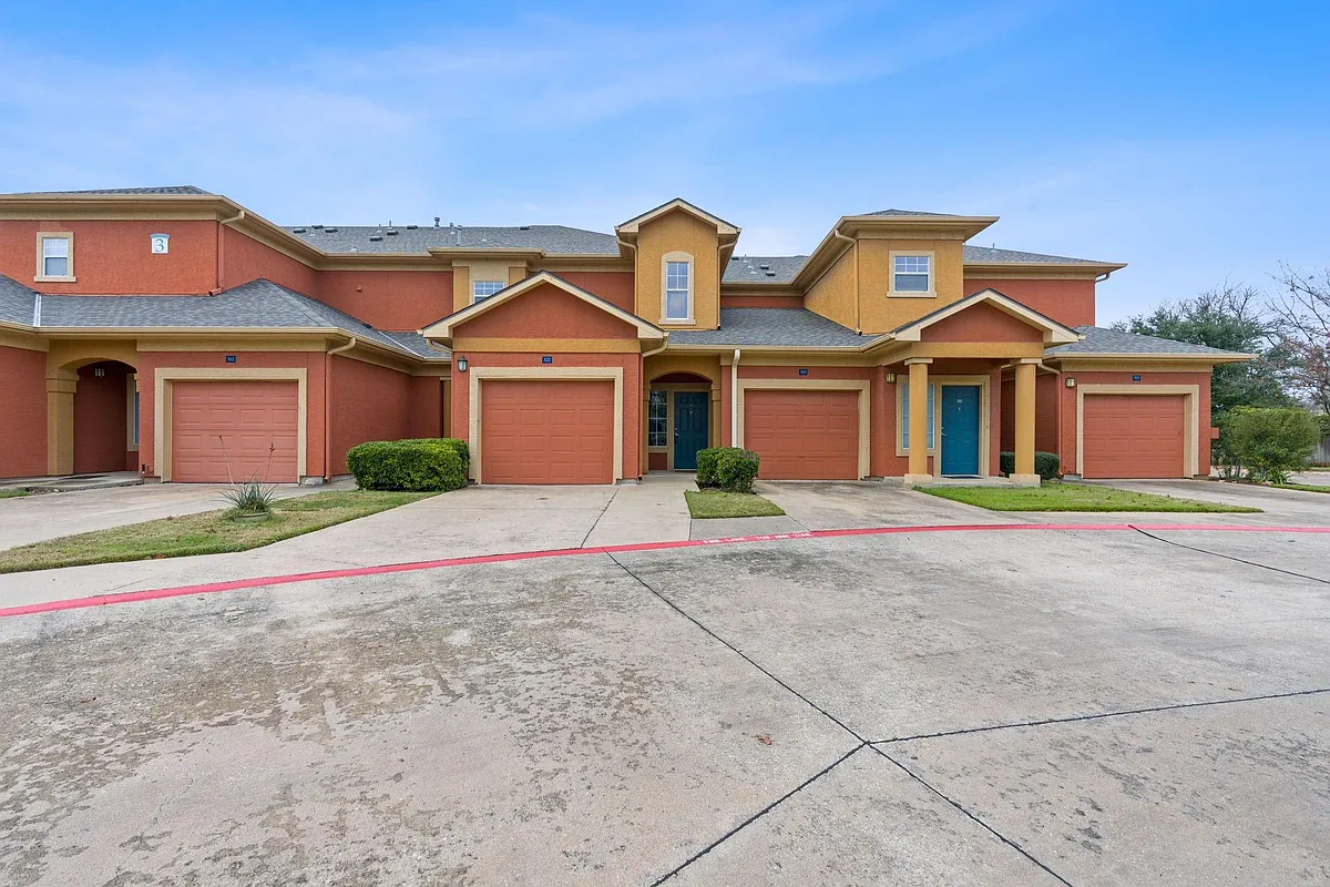 Building Photo - 2900 S Lakeline Blvd #322