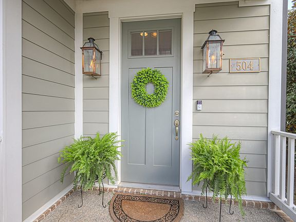 3rd image of 504 Lockwood Ln